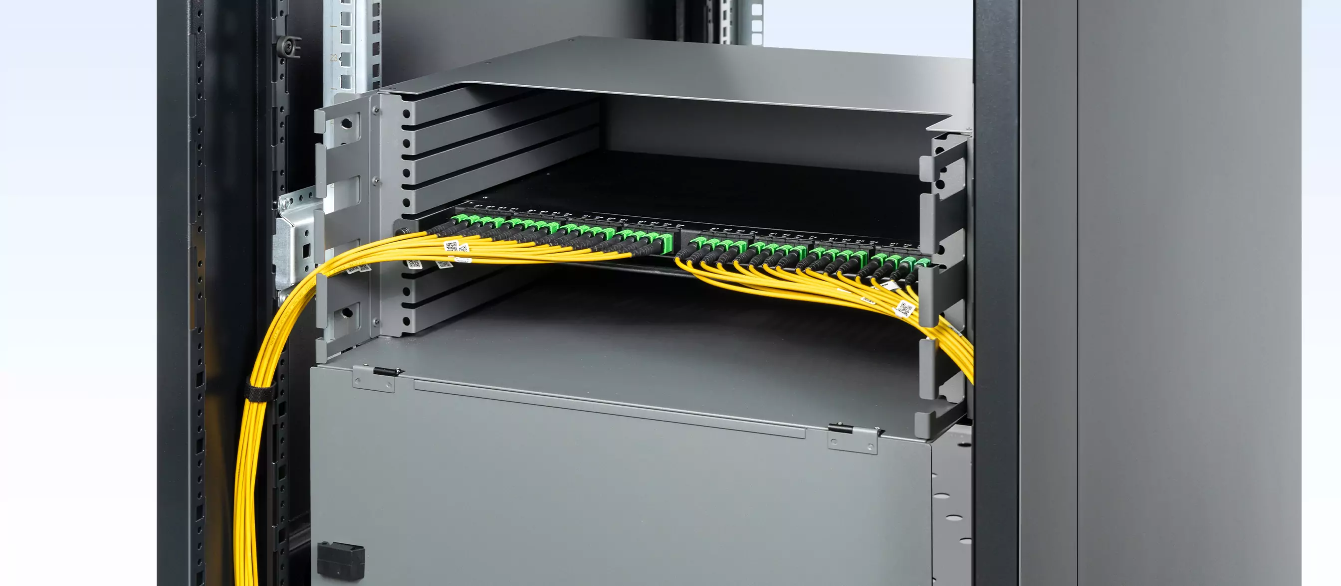 0.5U Rack Mount Enclosure with 32x8F MPO Adapters (128F, OS2 SM, Type 4, 0.35dB) Single Mode Shuffle Box for Scalable AI... detail